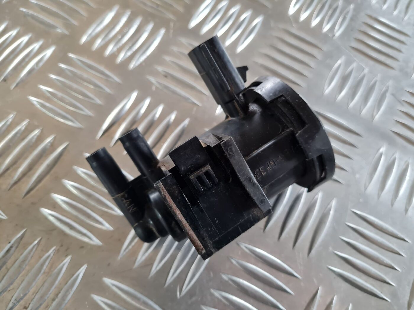 Solenoīda vakuuma vārsts priekš CHRYSLER VOYAGER 2006 5 Solenoīda vakuuma vārsts priekš CHRYSLER VOYAGER 2006