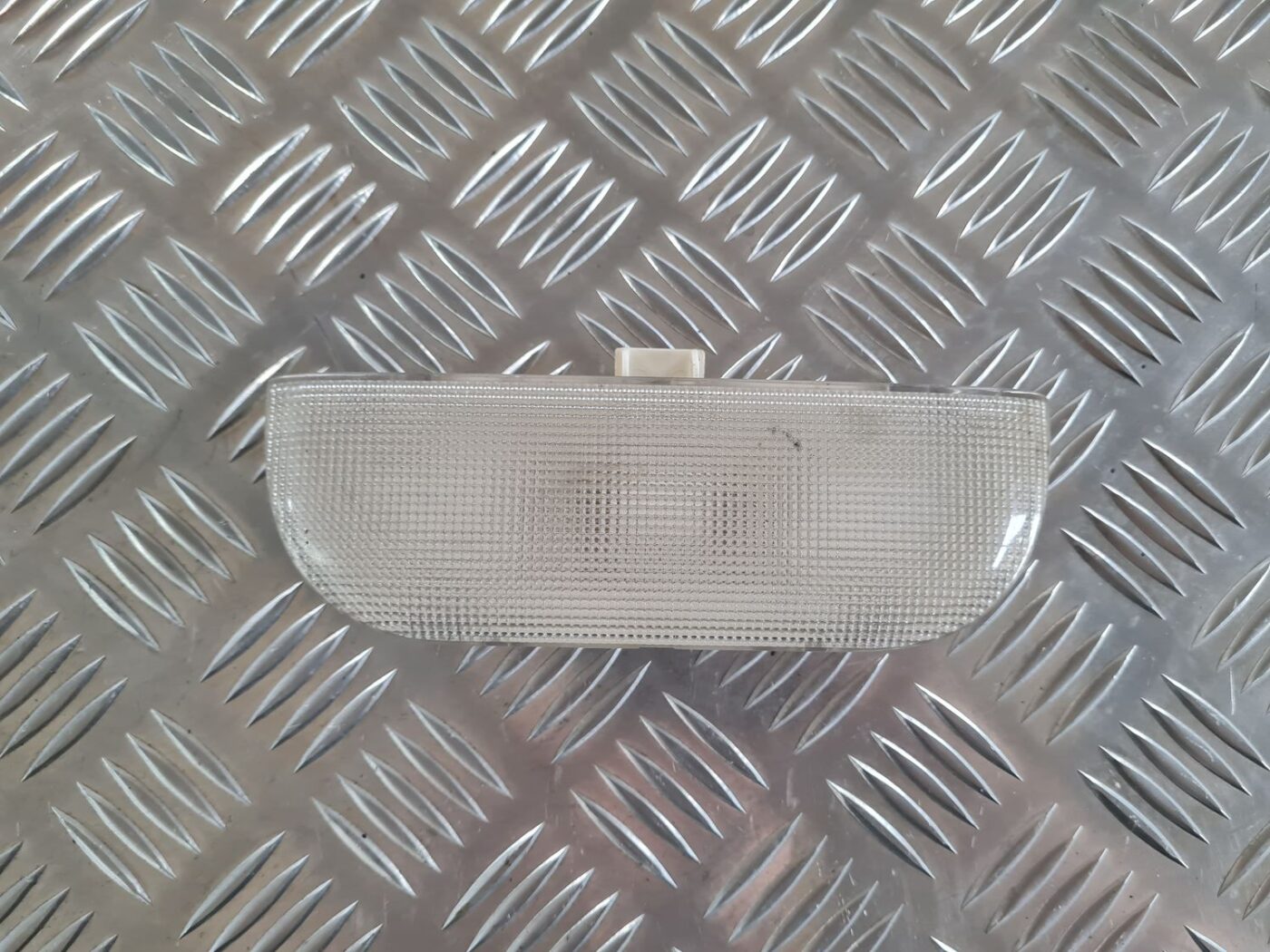 Aizmugurējo sēdvietu apgaismojums priekš CHRYSLER VOYAGER 2006 2 Aizmugurējo sēdvietu apgaismojums priekš CHRYSLER VOYAGER 2006