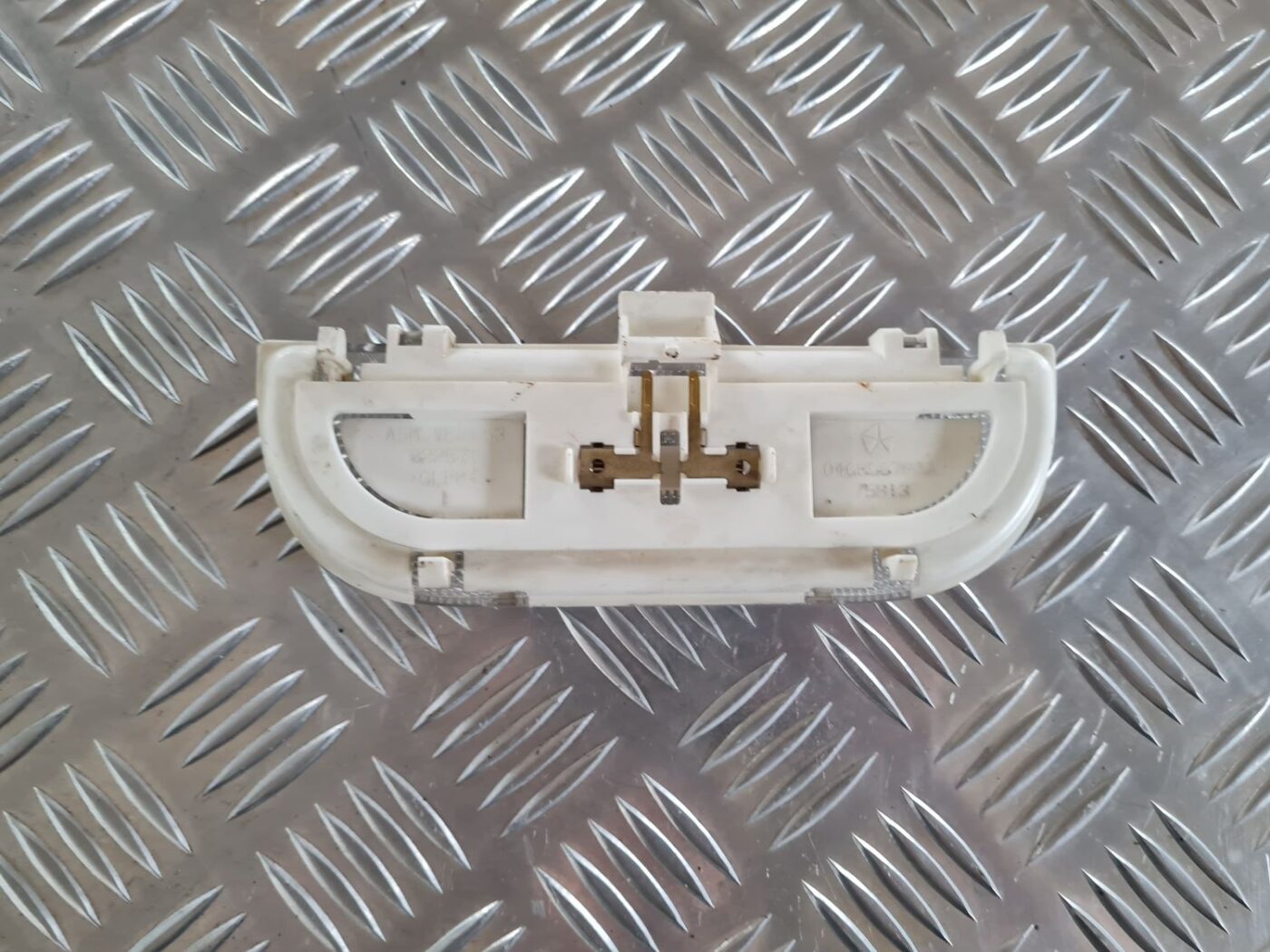 Aizmugurējo sēdvietu apgaismojums priekš CHRYSLER VOYAGER 2006 5 Aizmugurējo sēdvietu apgaismojums priekš CHRYSLER VOYAGER 2006