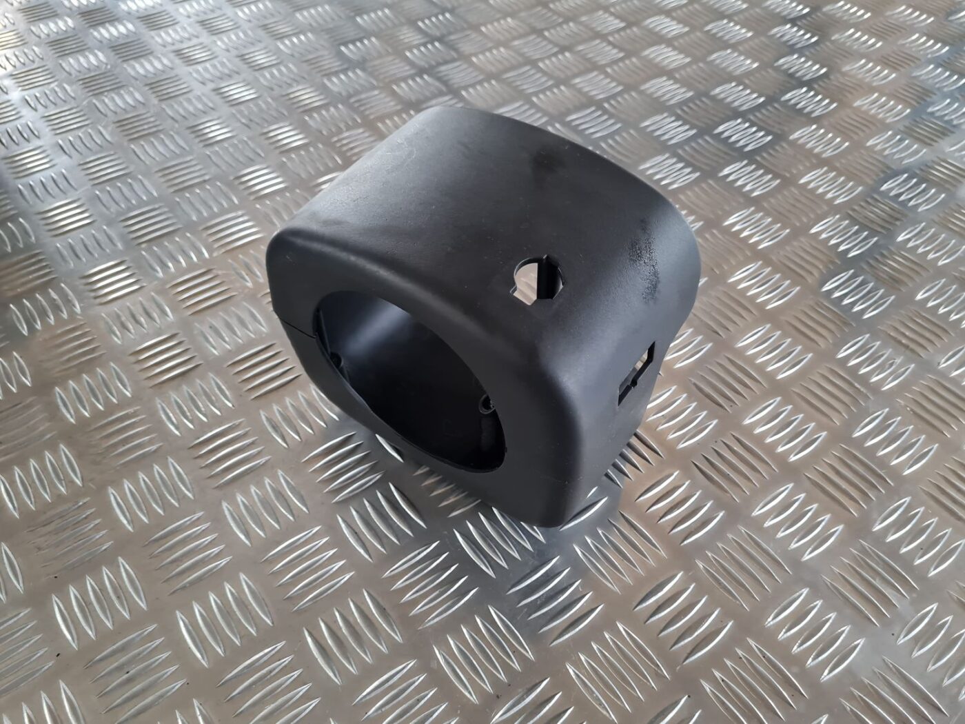 Stūres statnes putekļu aizsargs (salonā) priekš CHRYSLER VOYAGER 2006 2 Stūres statnes putekļu aizsargs (salonā) priekš CHRYSLER VOYAGER 2006