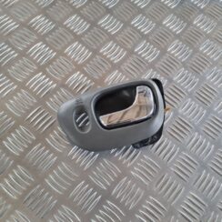 Salona durvju rokturis, priekšējais labais priekš CHRYSLER VOYAGER 2006