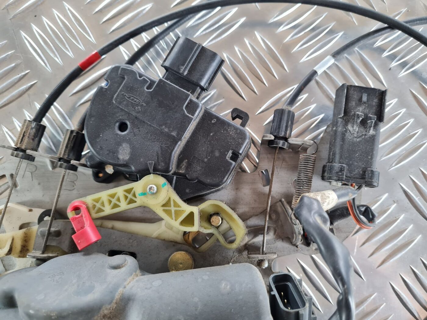 Aizmugurējo kreiso durvju slēdzene priekš CHRYSLER VOYAGER 2006 12 Aizmugurējo kreiso durvju slēdzene priekš CHRYSLER VOYAGER 2006