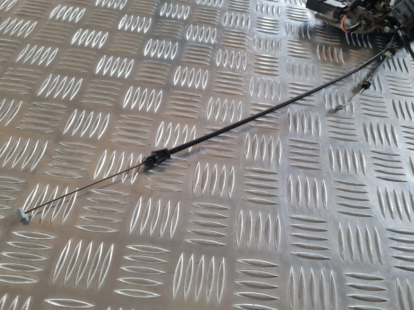 Aizmugurējo labo durvju slēdzene priekš CHRYSLER VOYAGER 2006 10 Aizmugurējo labo durvju slēdzene priekš CHRYSLER VOYAGER 2006