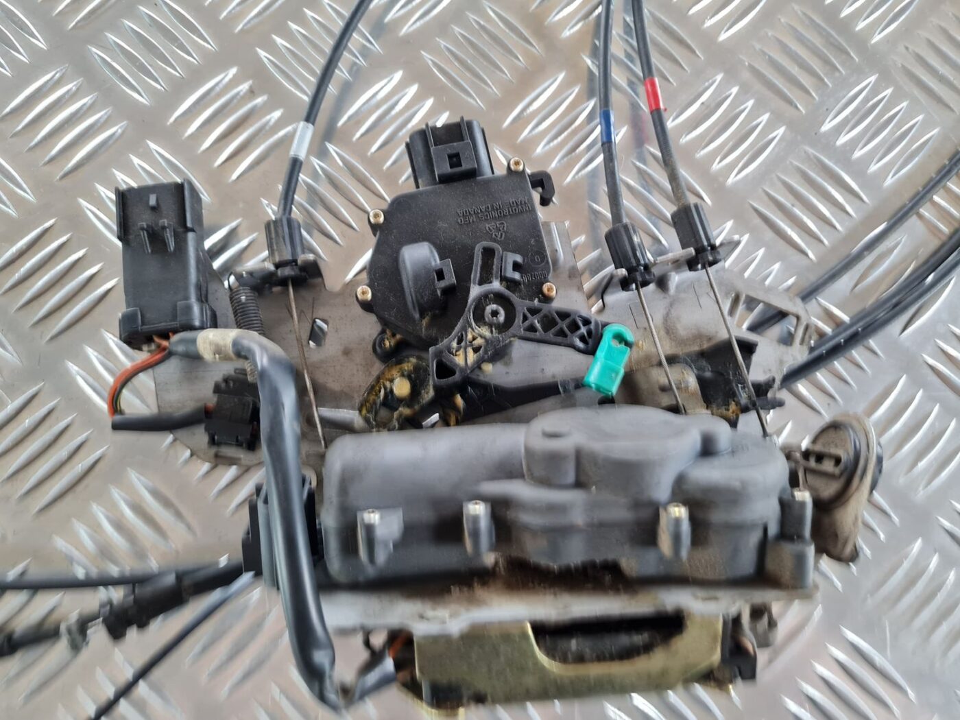 Aizmugurējo labo durvju slēdzene priekš CHRYSLER VOYAGER 2006 9 Aizmugurējo labo durvju slēdzene priekš CHRYSLER VOYAGER 2006