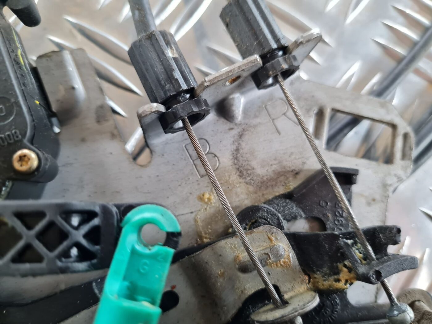 Aizmugurējo labo durvju slēdzene priekš CHRYSLER VOYAGER 2006 8 Aizmugurējo labo durvju slēdzene priekš CHRYSLER VOYAGER 2006