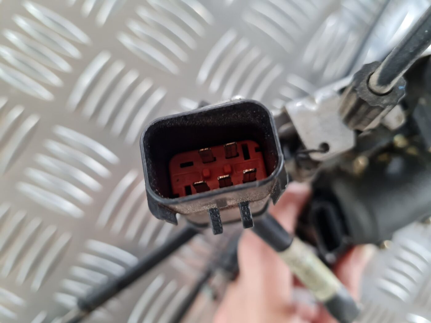 Aizmugurējo labo durvju slēdzene priekš CHRYSLER VOYAGER 2006 4 Aizmugurējo labo durvju slēdzene priekš CHRYSLER VOYAGER 2006