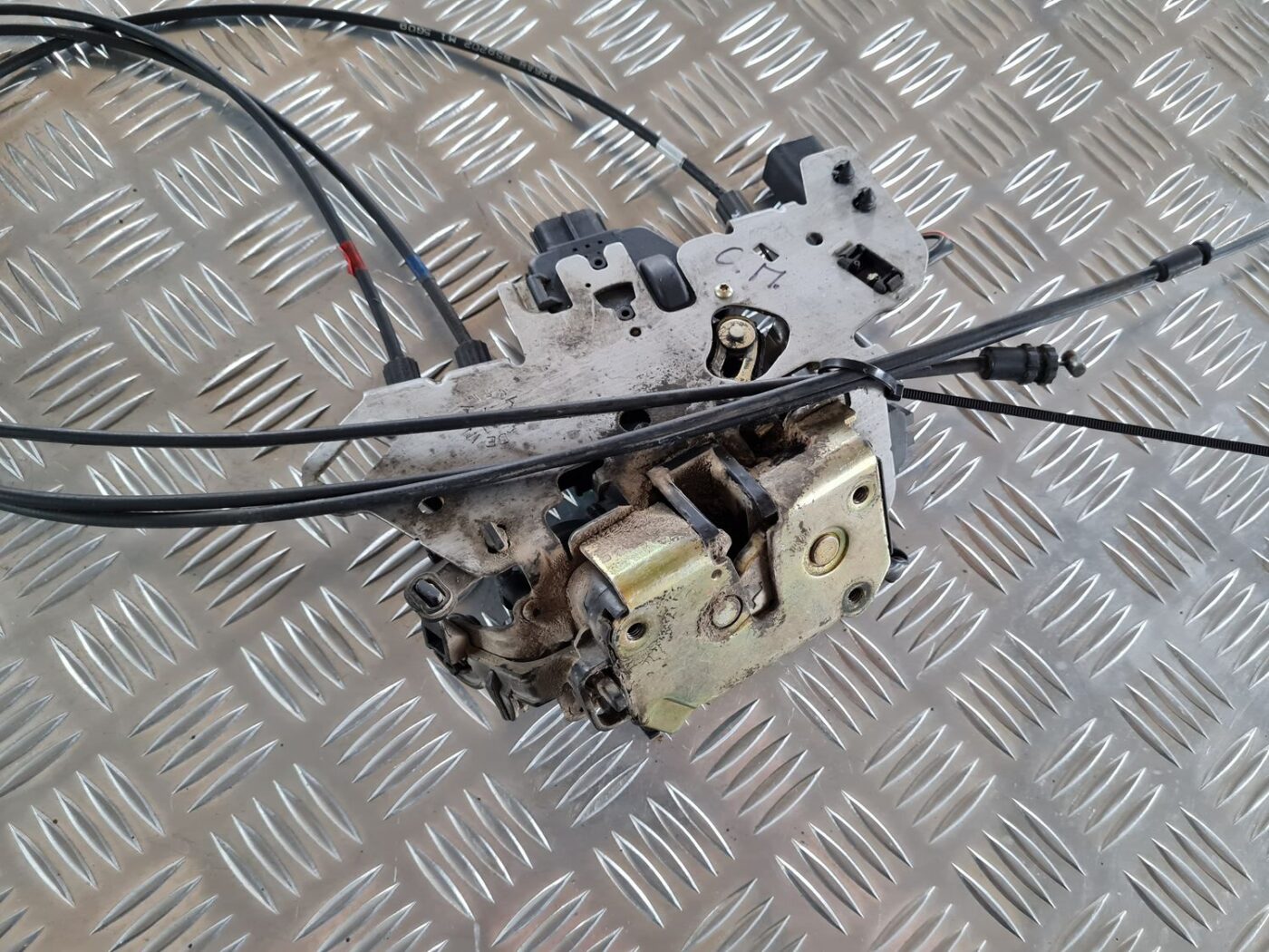 Aizmugurējo labo durvju slēdzene priekš CHRYSLER VOYAGER 2006 3 Aizmugurējo labo durvju slēdzene priekš CHRYSLER VOYAGER 2006