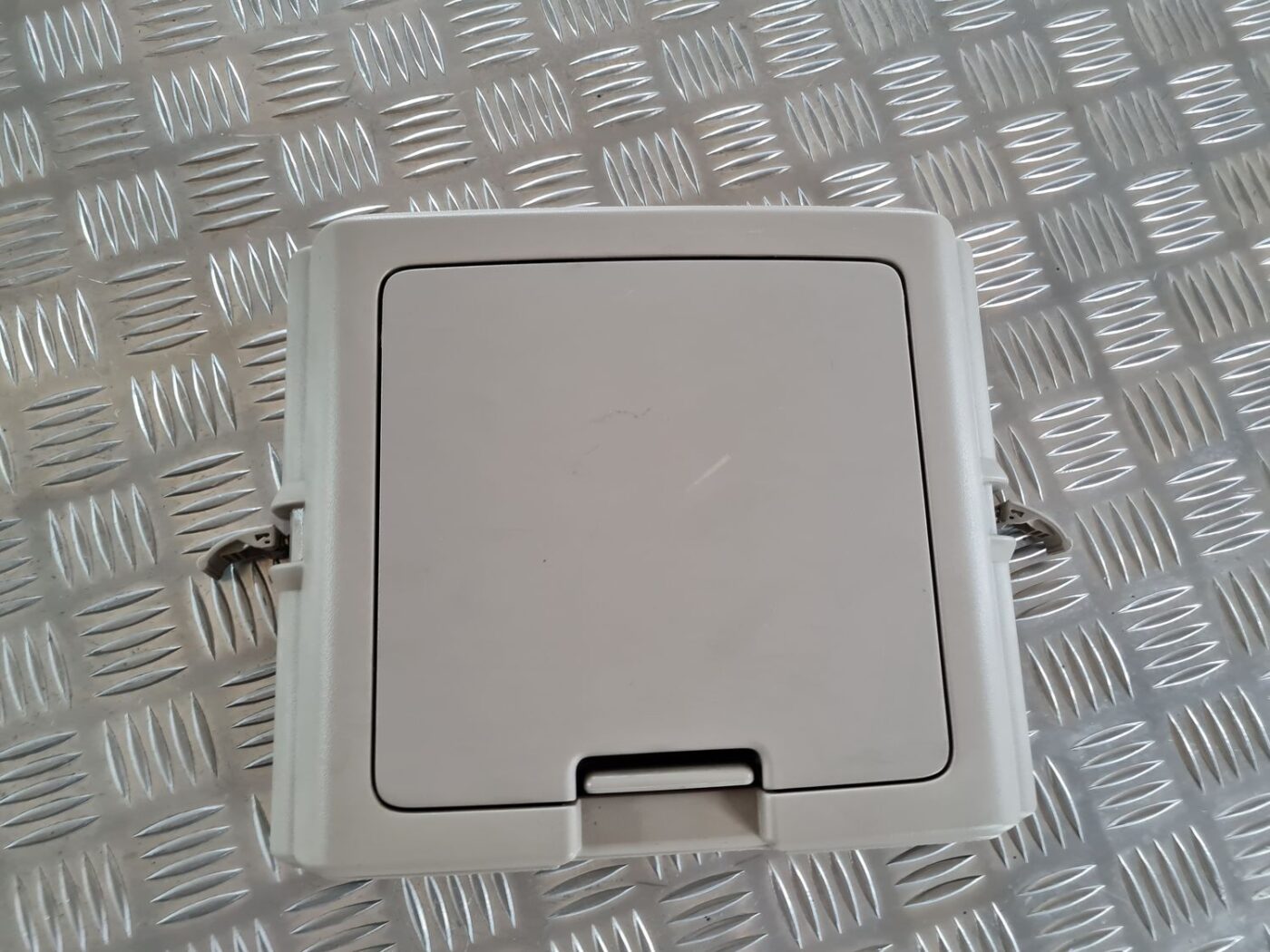 Mantu glabāšanas nodalījums griestos priekš CHRYSLER VOYAGER 2006 2 Mantu glabāšanas nodalījums griestos priekš CHRYSLER VOYAGER 2006