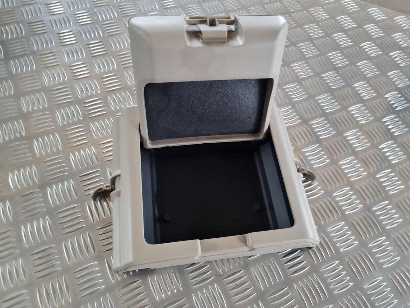 Mantu glabāšanas nodalījums griestos priekš CHRYSLER VOYAGER 2006 6 Mantu glabāšanas nodalījums griestos priekš CHRYSLER VOYAGER 2006