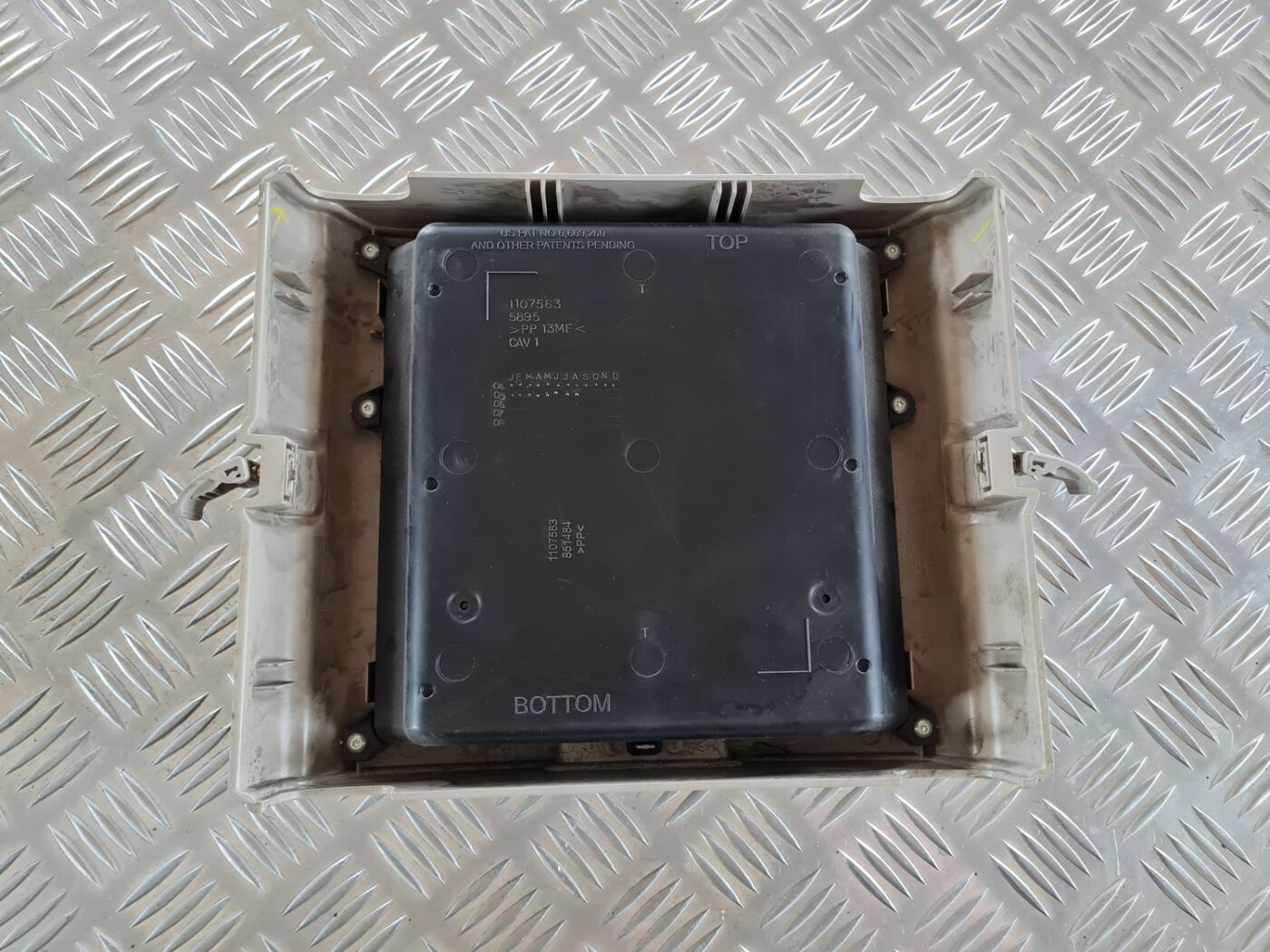 Mantu glabāšanas nodalījums griestos priekš CHRYSLER VOYAGER 2006 5 Mantu glabāšanas nodalījums griestos priekš CHRYSLER VOYAGER 2006