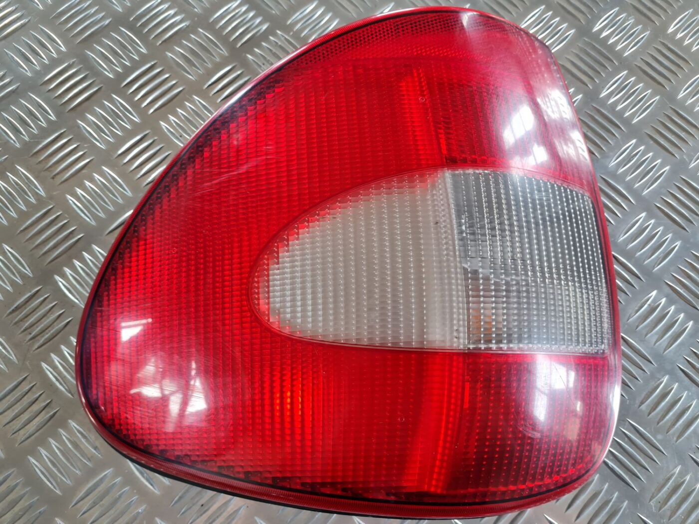 Aizmugurējais labais lukturis priekš CHRYSLER VOYAGER 2006 2 Aizmugurējais labais lukturis priekš CHRYSLER VOYAGER 2006