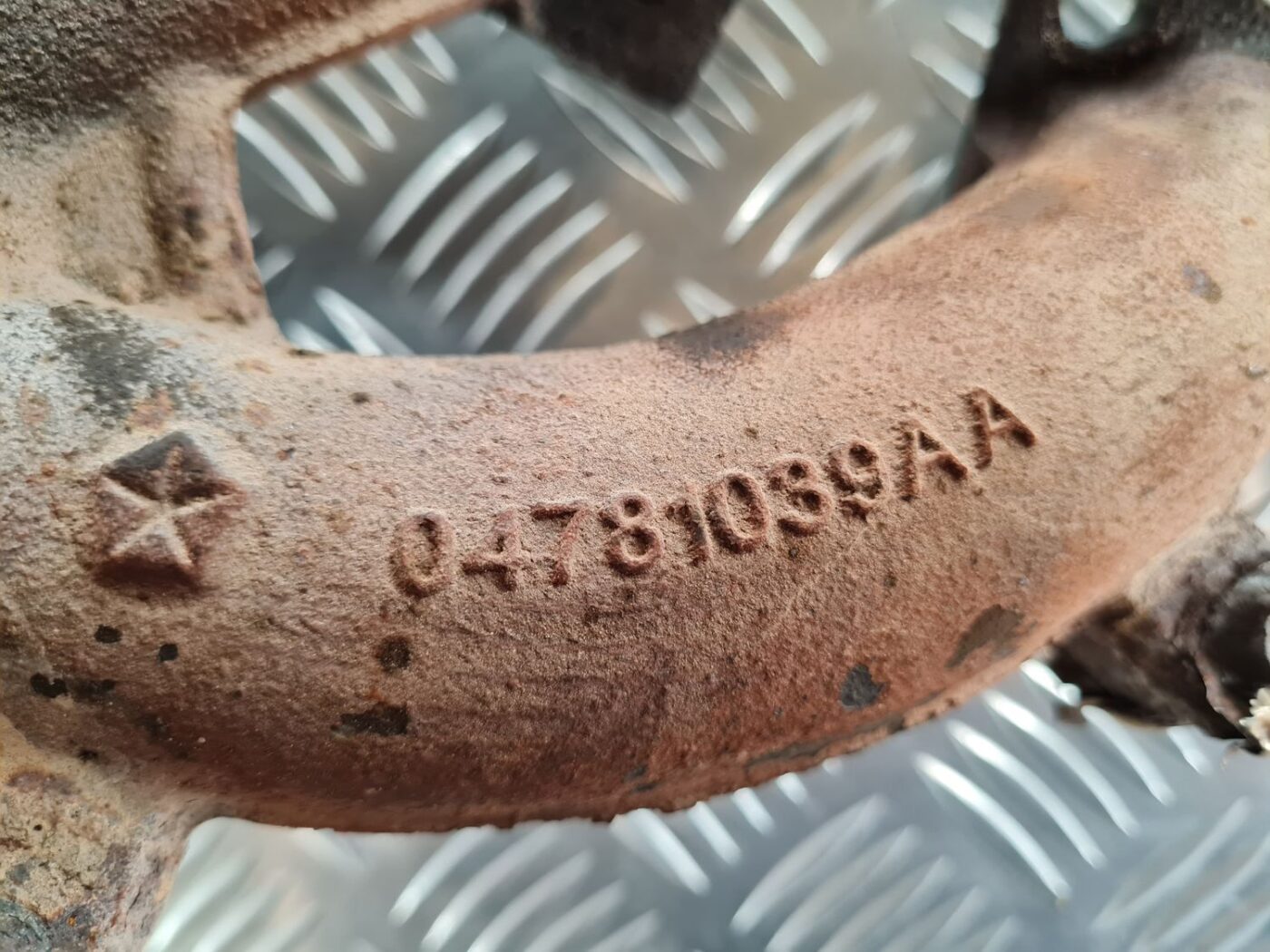 Izplūdes kolektors priekš CHRYSLER VOYAGER 2006 5 Izplūdes kolektors priekš CHRYSLER VOYAGER 2006