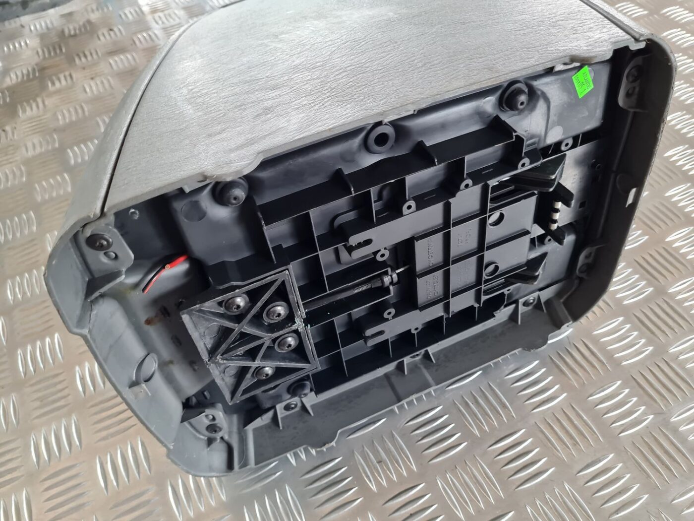 Centrālās konsoles apdares lielākā daļa priekš CHRYSLER VOYAGER 2006 7 Centrālās konsoles apdares lielākā daļa priekš CHRYSLER VOYAGER 2006