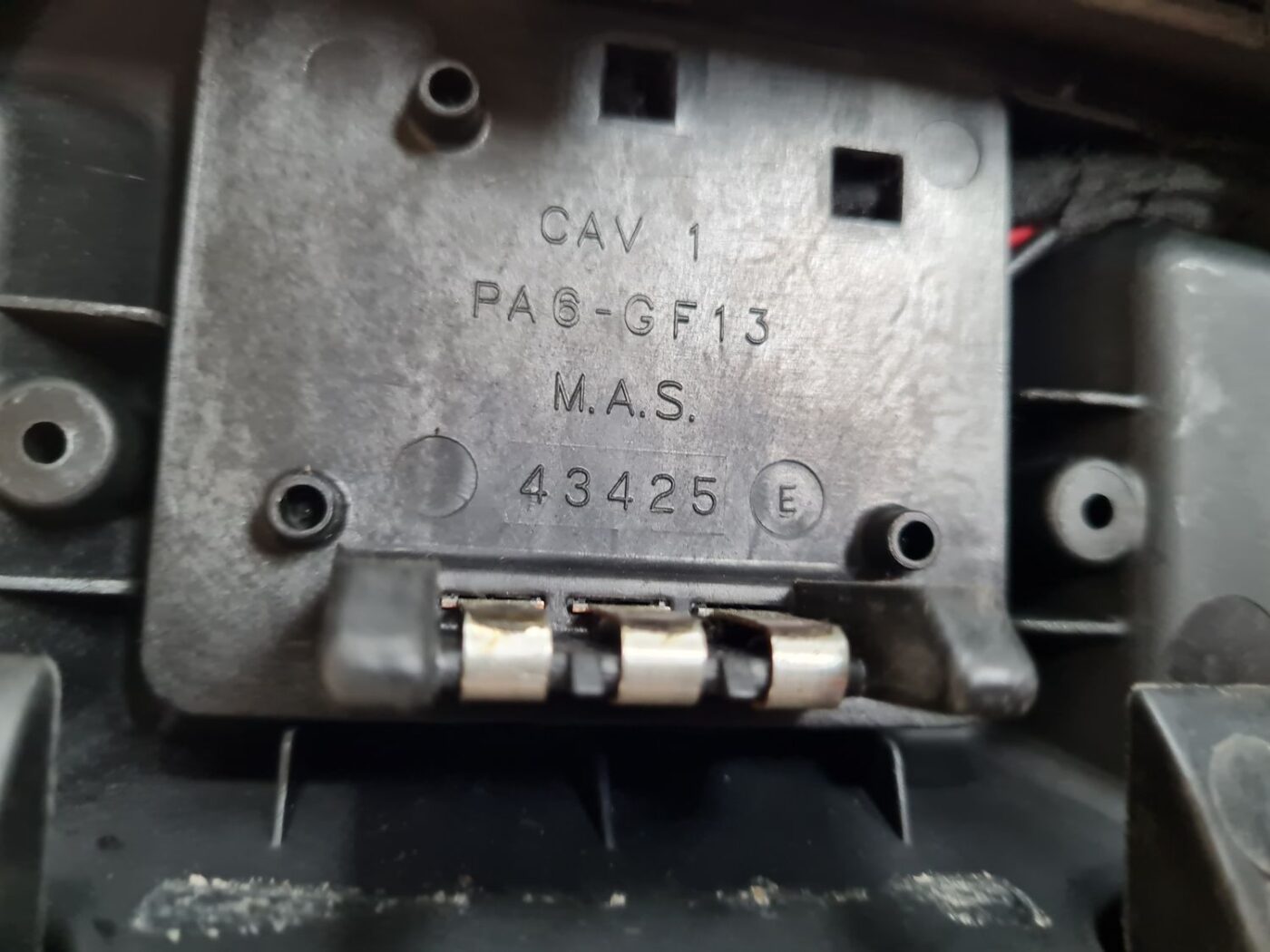 Centrālās konsoles apdares lielākā daļa priekš CHRYSLER VOYAGER 2006 4 Centrālās konsoles apdares lielākā daļa priekš CHRYSLER VOYAGER 2006