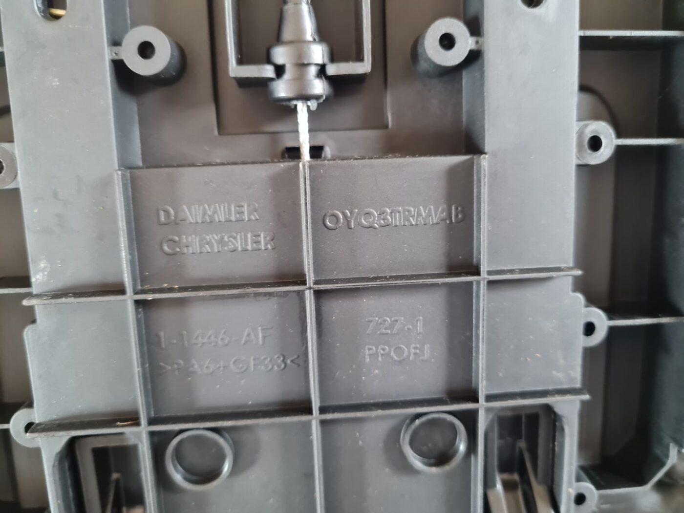 Centrālās konsoles apdares lielākā daļa priekš CHRYSLER VOYAGER 2006 3 Centrālās konsoles apdares lielākā daļa priekš CHRYSLER VOYAGER 2006