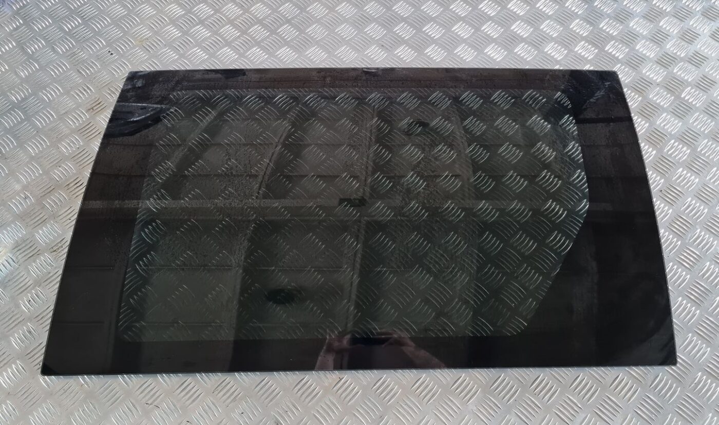 Aizmugurējo kreiso durvju stikls priekš CHRYSLER VOYAGER 2006 1 Aizmugurējo kreiso durvju stikls priekš CHRYSLER VOYAGER 2006