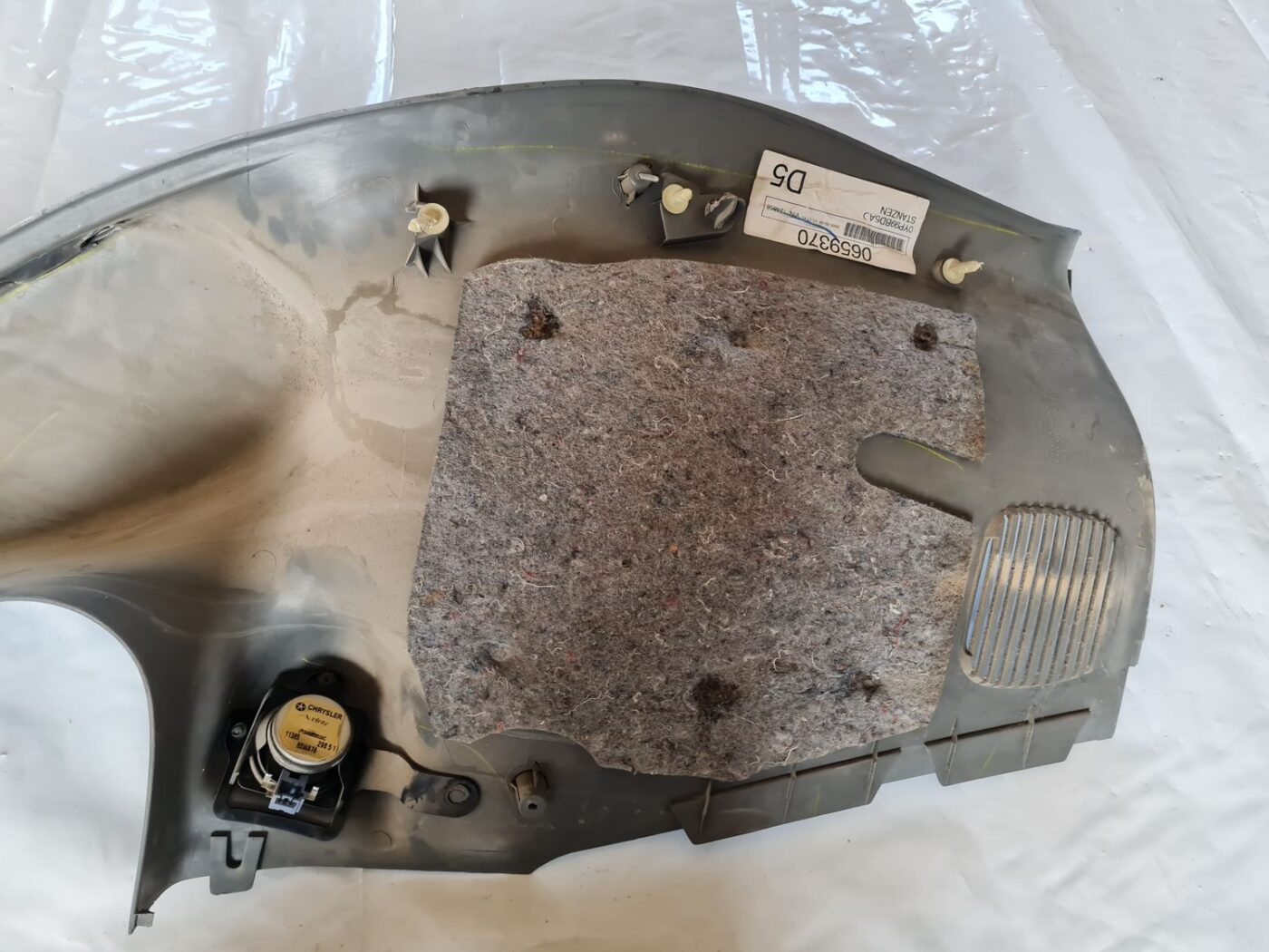 Bagažnieka nodalījuma statnes apdare priekš CHRYSLER VOYAGER 2006 8 Bagažnieka nodalījuma statnes apdare priekš CHRYSLER VOYAGER 2006