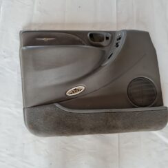 Priekšējo kreiso durvju apdare priekš CHRYSLER VOYAGER 2006