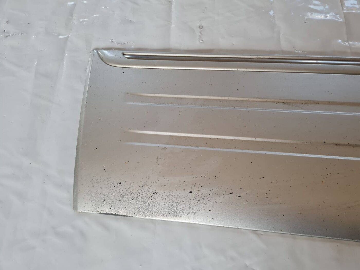 Priekšējo kreiso durvju moldings priekš CHRYSLER VOYAGER 2006 2 Priekšējo kreiso durvju moldings priekš CHRYSLER VOYAGER 2006