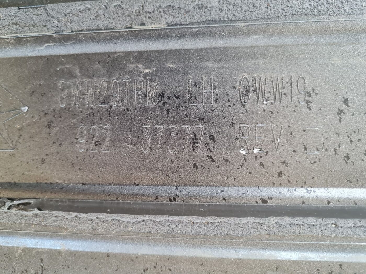 Priekšējo kreiso durvju moldings priekš CHRYSLER VOYAGER 2006 3 Priekšējo kreiso durvju moldings priekš CHRYSLER VOYAGER 2006