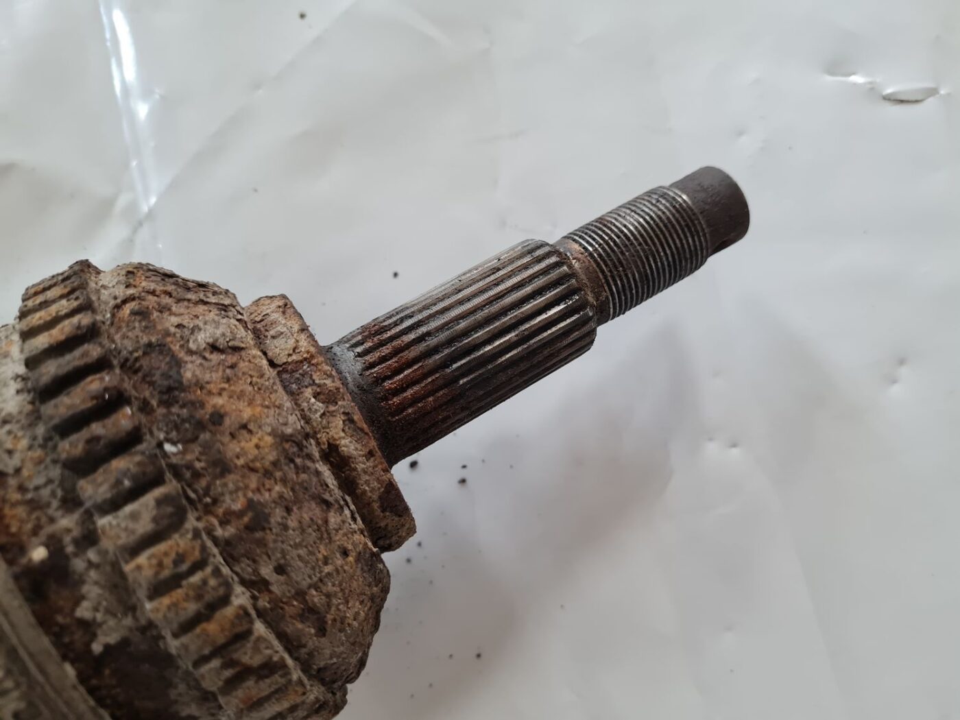 Pusass priekšējā kreisā priekš CHRYSLER VOYAGER 2006 3 Pusass priekšējā kreisā priekš CHRYSLER VOYAGER 2006