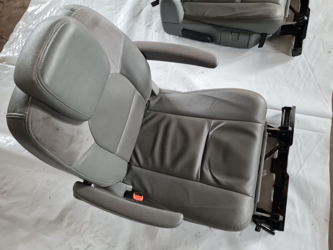 Sēdekļu komplekts priekš CHRYSLER VOYAGER 2006 2 Sēdekļu komplekts priekš CHRYSLER VOYAGER 2006