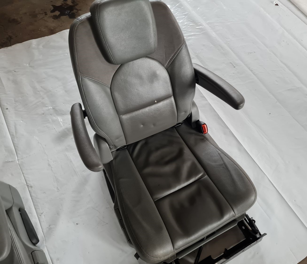 Sēdekļu komplekts priekš CHRYSLER VOYAGER 2006 10 Sēdekļu komplekts priekš CHRYSLER VOYAGER 2006