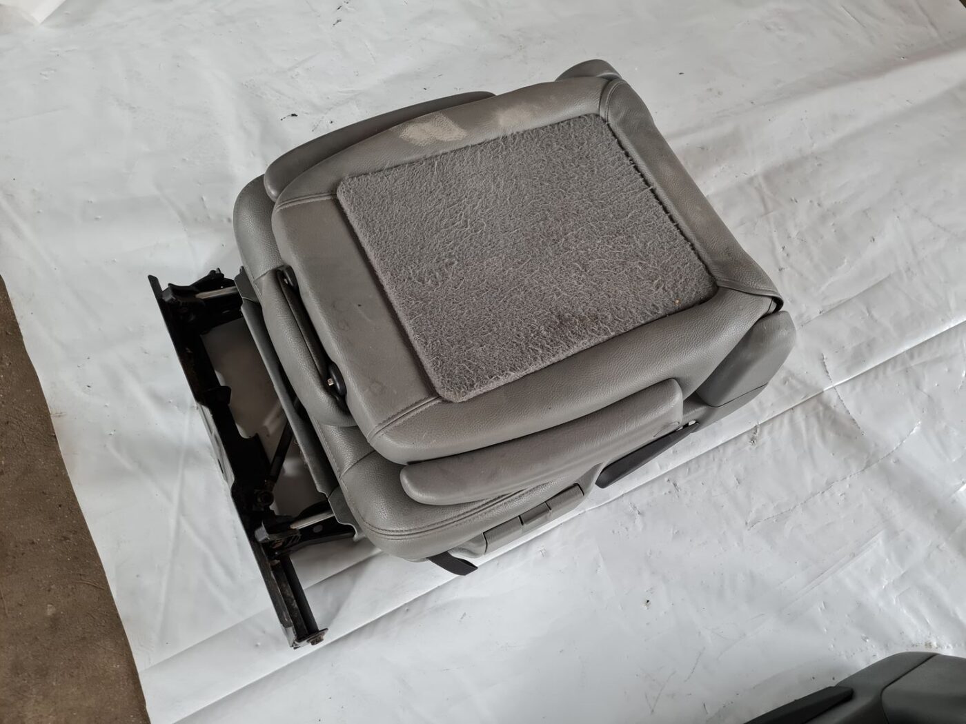 Sēdekļu komplekts priekš CHRYSLER VOYAGER 2006 3 Sēdekļu komplekts priekš CHRYSLER VOYAGER 2006