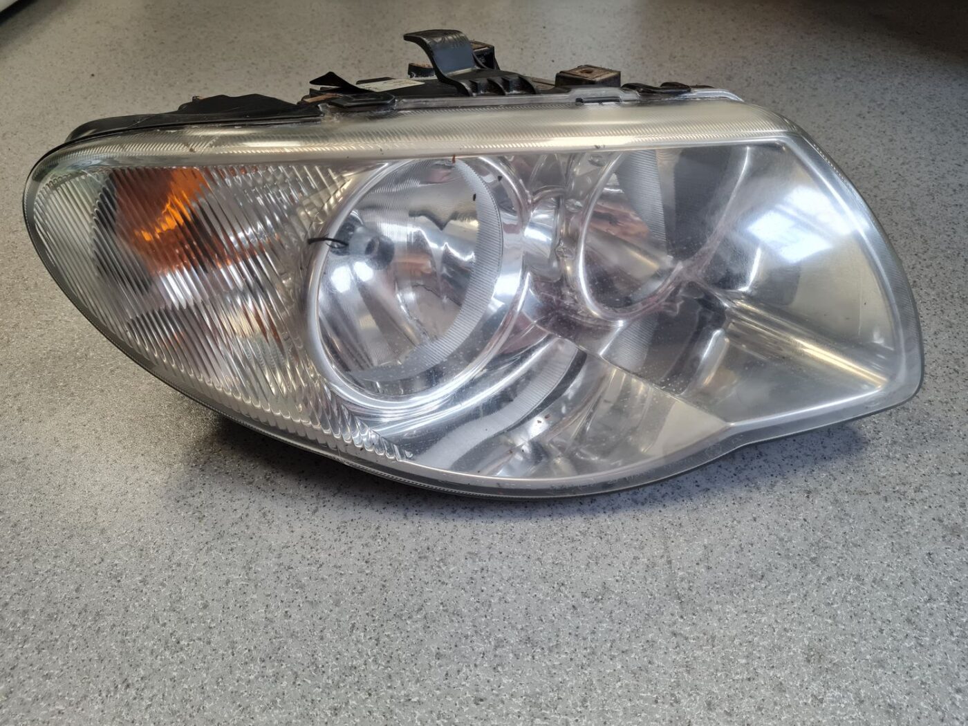 Priekšējais labais lukturis priekš CHRYSLER VOYAGER 2006 2 Priekšējais labais lukturis priekš CHRYSLER VOYAGER 2006