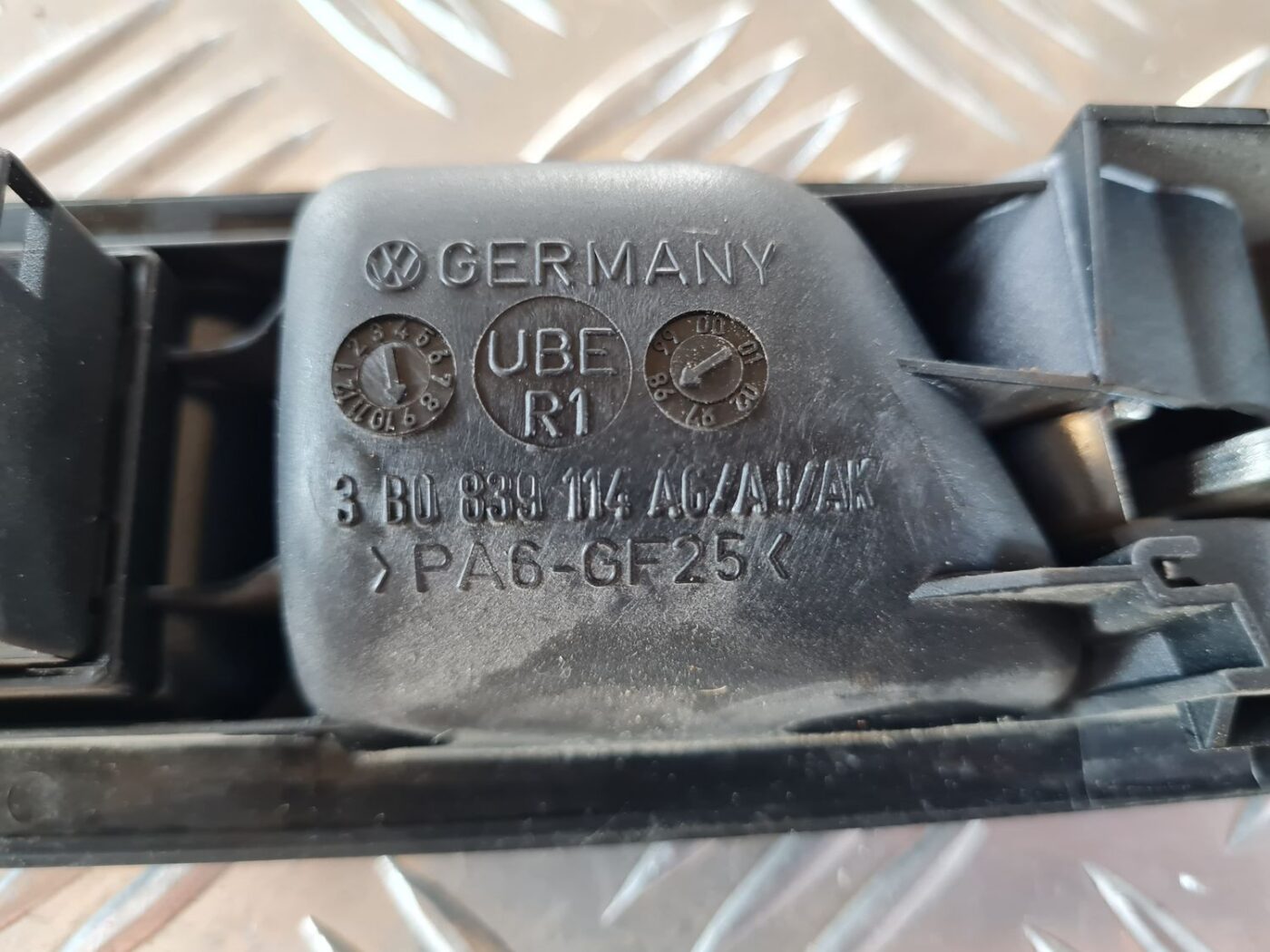 Salona durvju rokturis, aizmugures labais priekš VW GOLF IV 1999 3 Salona durvju rokturis, aizmugures labais priekš VW GOLF IV 1999