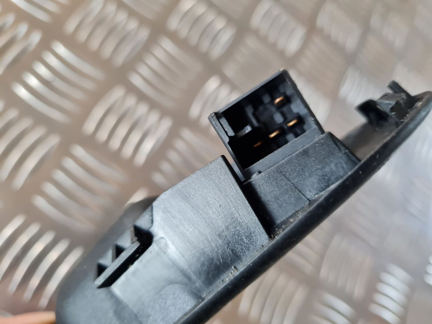 Salona durvju rokturis, priekšējais labais priekš VW GOLF IV 1999 4 Salona durvju rokturis, priekšējais labais priekš VW GOLF IV 1999