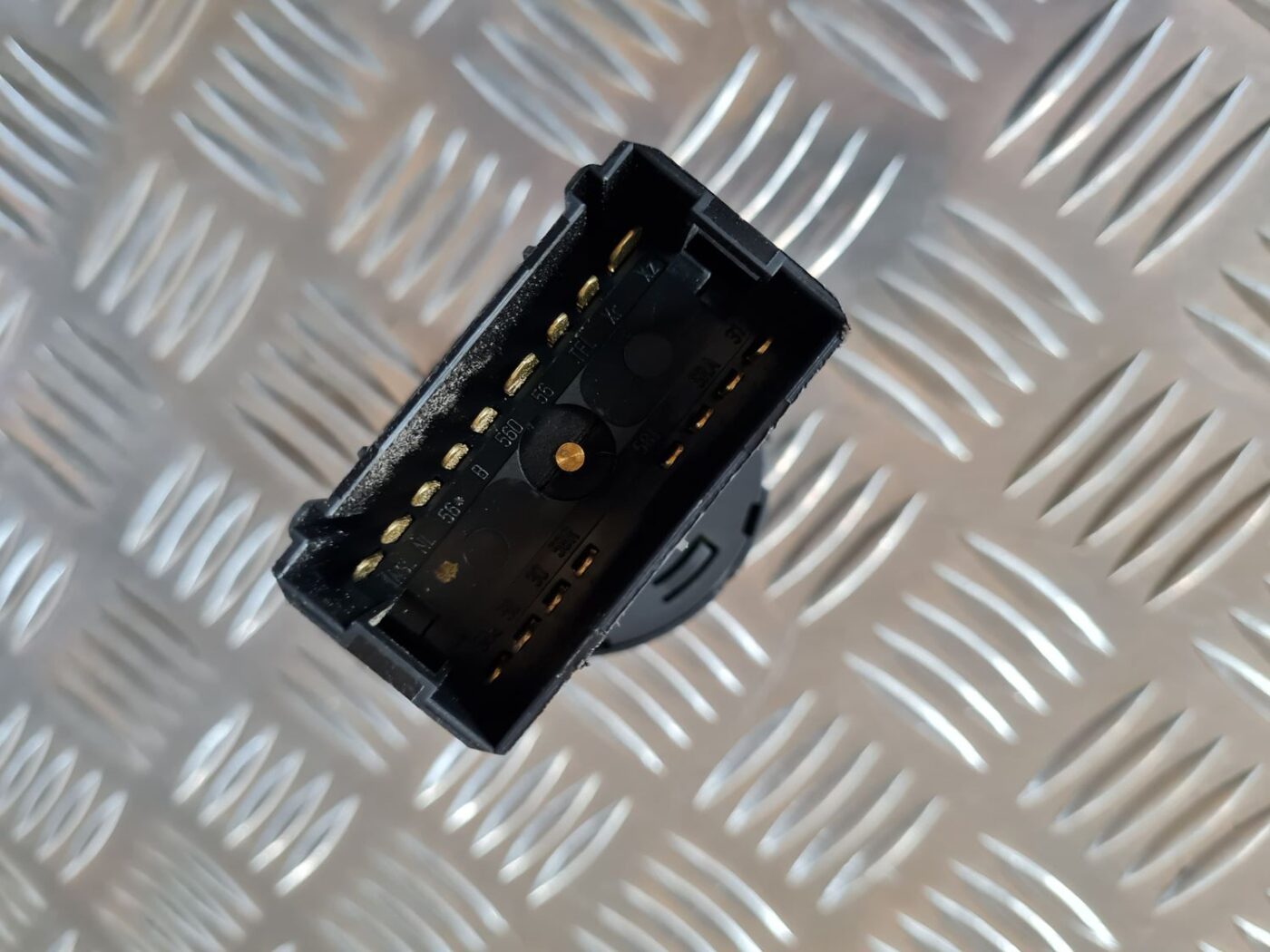 Gaismas slēdzis priekš VW GOLF IV 1999 4 Gaismas slēdzis priekš VW GOLF IV 1999