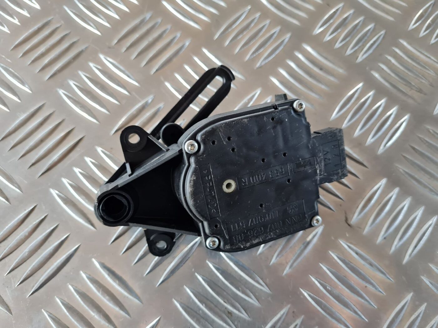 Apsildes sistēmas aktuators priekš VW GOLF IV 1999 5 Apsildes sistēmas aktuators priekš VW GOLF IV 1999