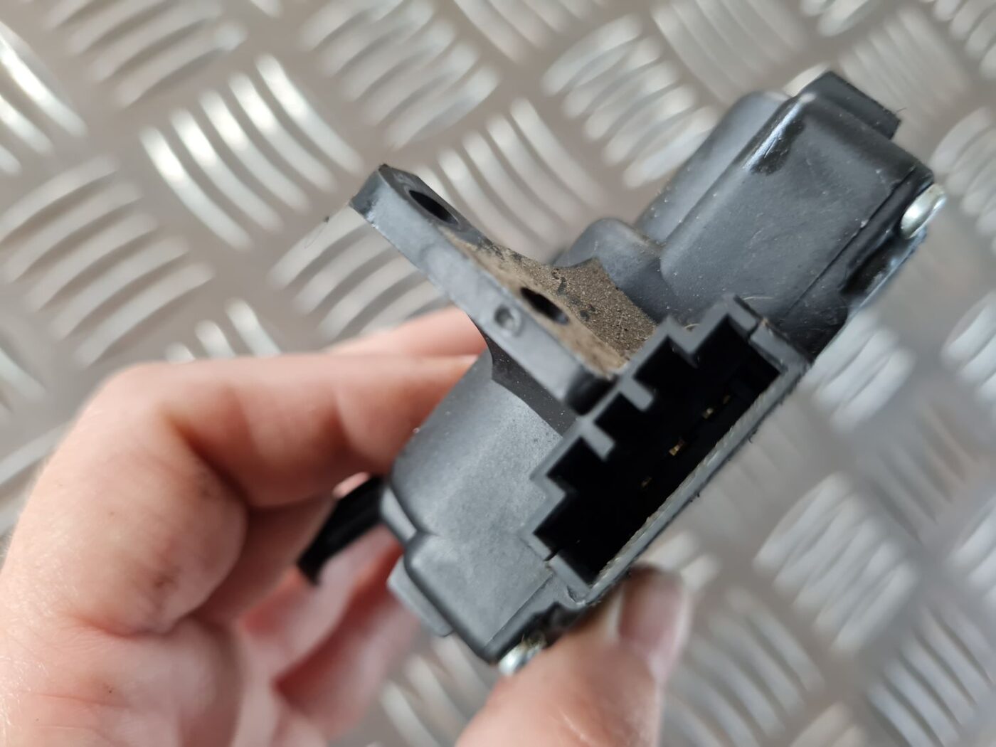 Apsildes sistēmas aktuators priekš VW GOLF IV 1999 3 Apsildes sistēmas aktuators priekš VW GOLF IV 1999