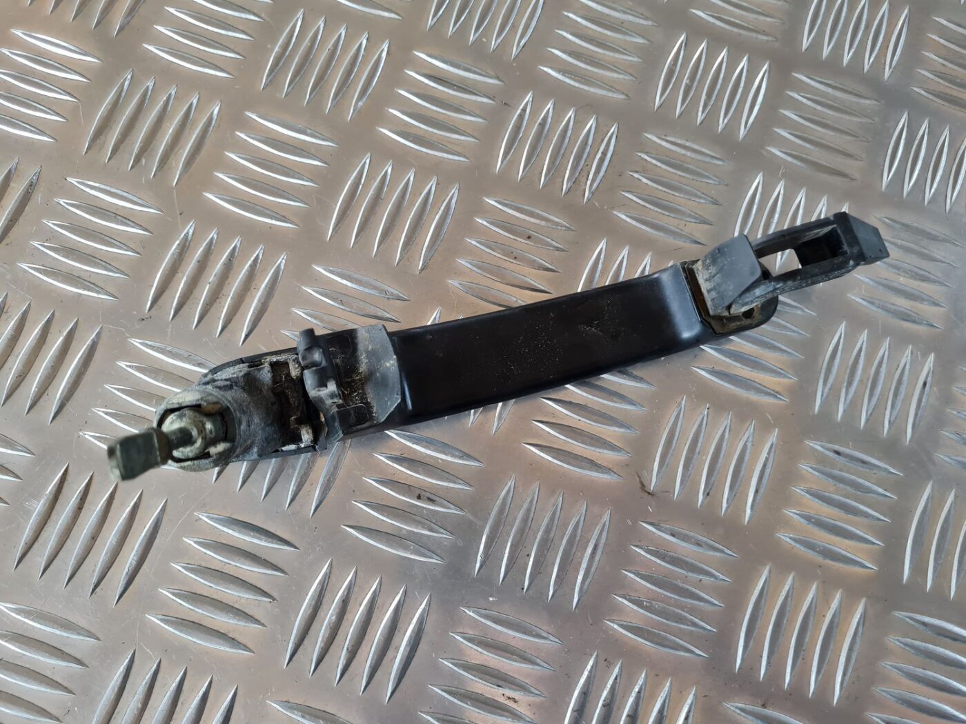 Priekšējāis labais durvju rokturis priekš VW GOLF IV 1999 3 Priekšējāis labais durvju rokturis priekš VW GOLF IV 1999