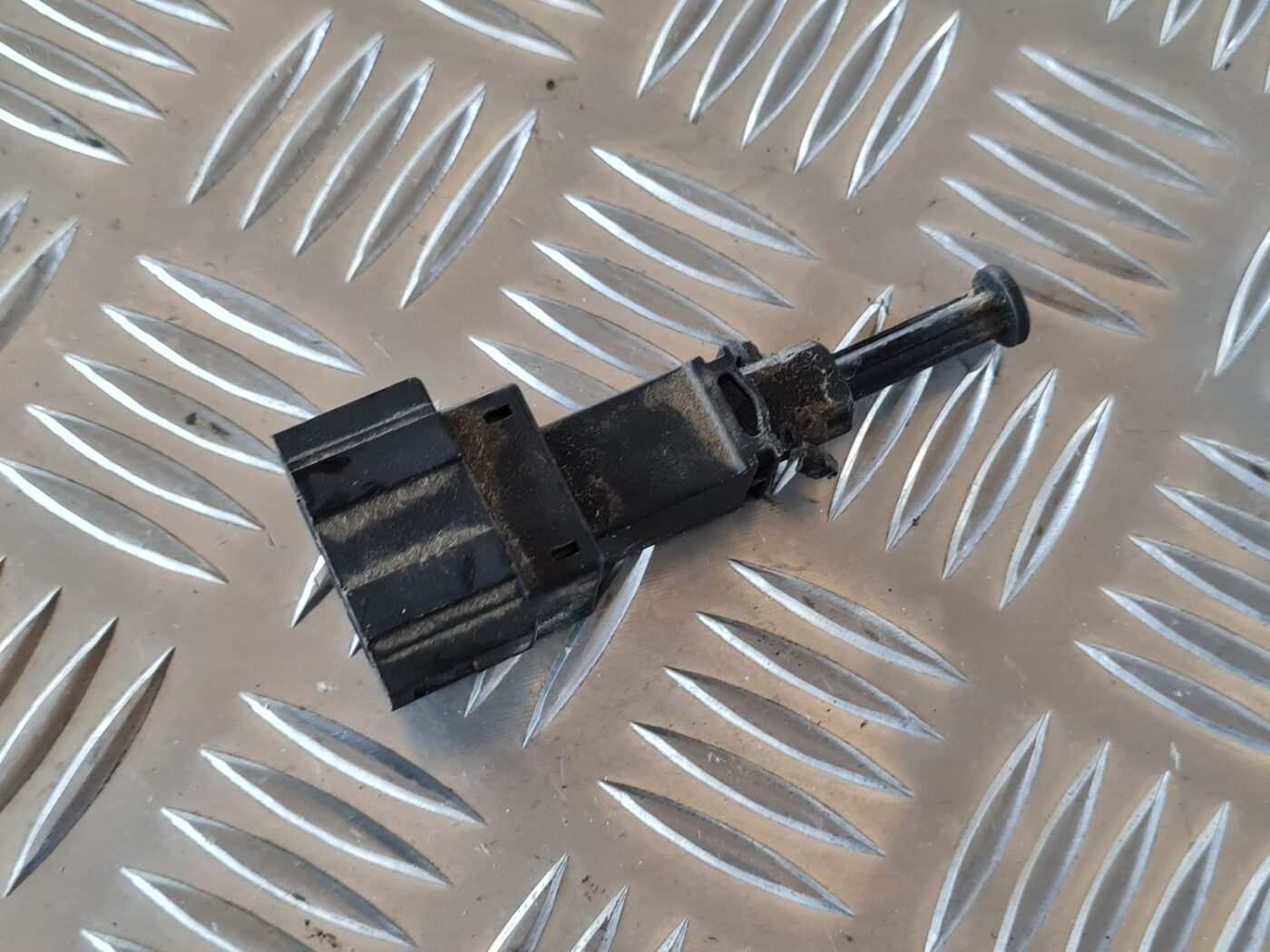 Sajūga pedāļa pozīcijas devējs priekš VW GOLF IV 1999 4 Sajūga pedāļa pozīcijas devējs priekš VW GOLF IV 1999