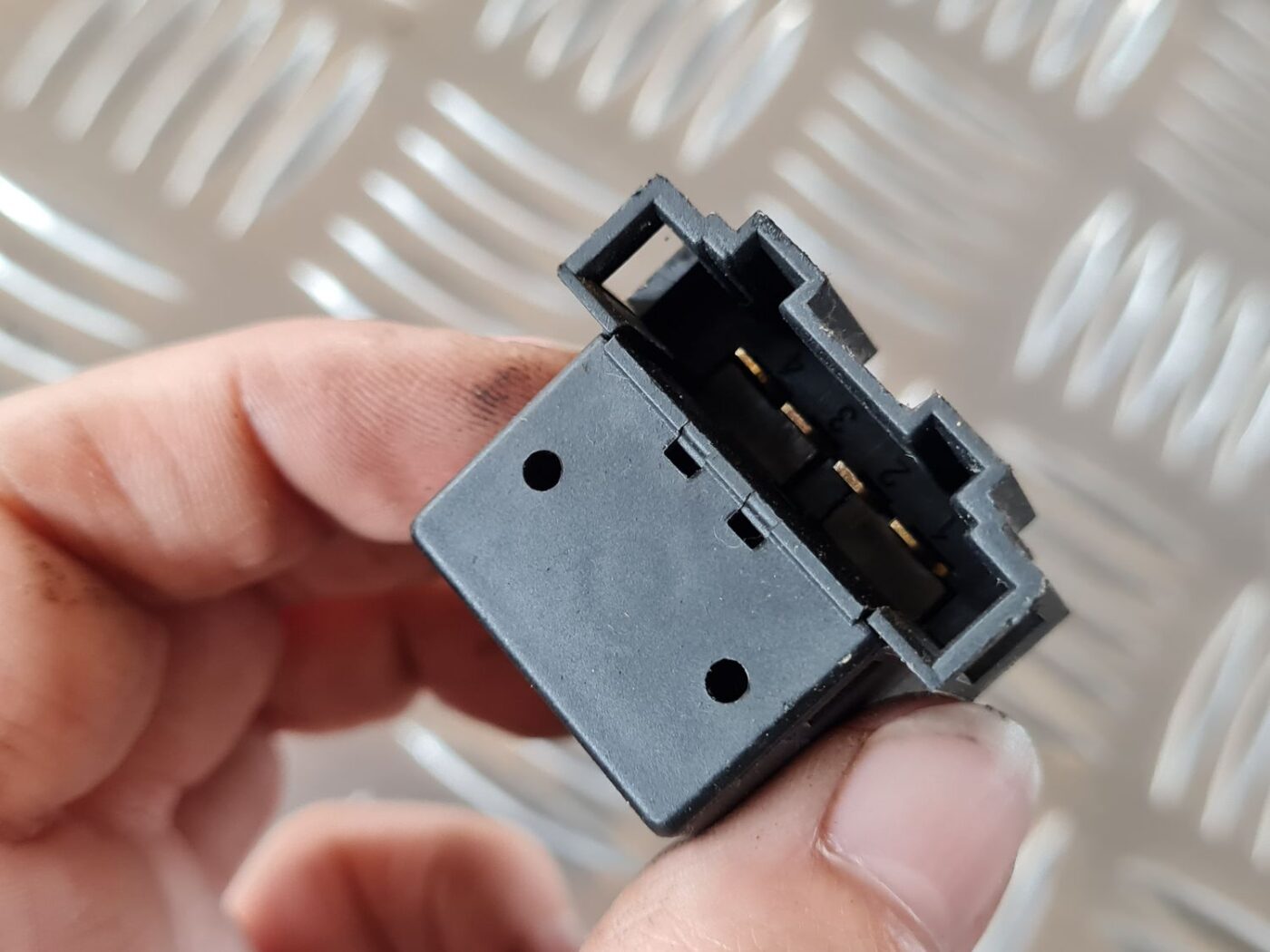 Sajūga pedāļa pozīcijas devējs priekš VW GOLF IV 1999 3 Sajūga pedāļa pozīcijas devējs priekš VW GOLF IV 1999