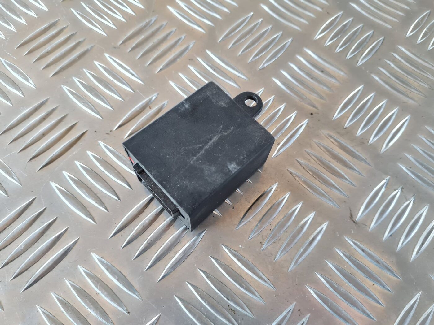 Piekabes āķa vadības bloks priekš VW GOLF IV 1999 3 Piekabes āķa vadības bloks priekš VW GOLF IV 1999