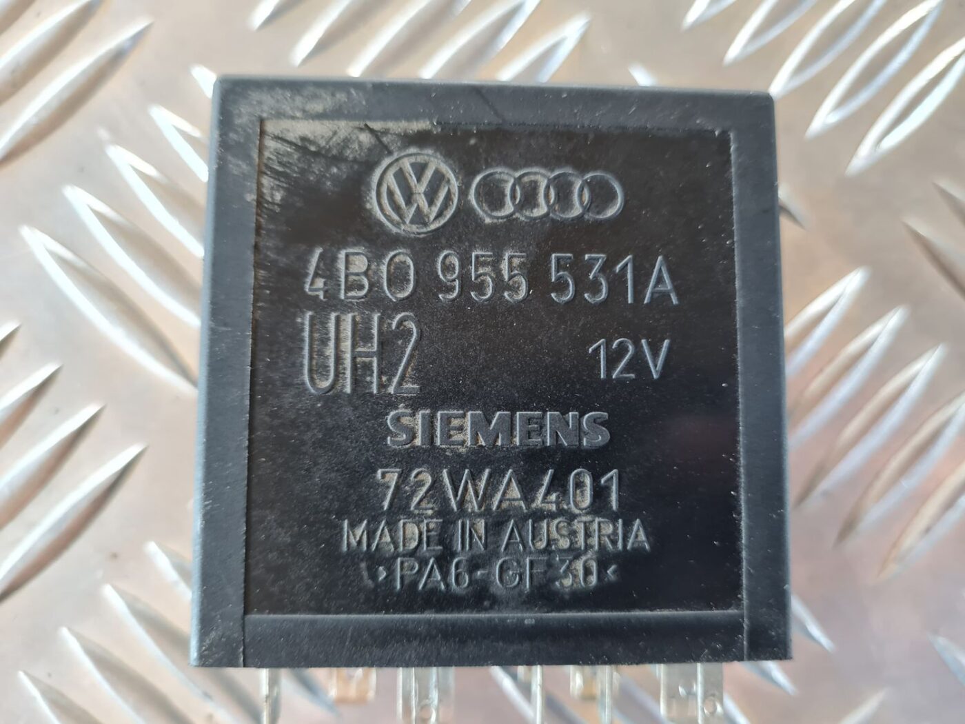 Vējstikla tīrīšanas mehānisma releja priekš VW GOLF IV 1999 2 Vējstikla tīrīšanas mehānisma releja priekš VW GOLF IV 1999