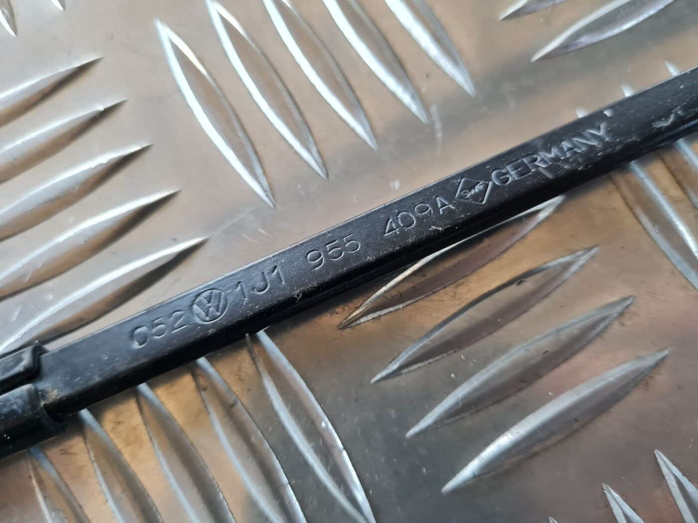 Vējstikla slotu turētāju komplekts priekš VW GOLF IV 1999 3 Vējstikla slotu turētāju komplekts priekš VW GOLF IV 1999