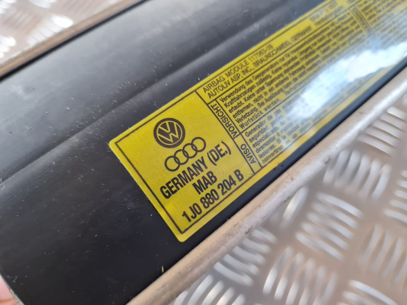 Mērinstrumentu paneļa drošības spilvens priekš VW GOLF IV 1999 2 Mērinstrumentu paneļa drošības spilvens priekš VW GOLF IV 1999