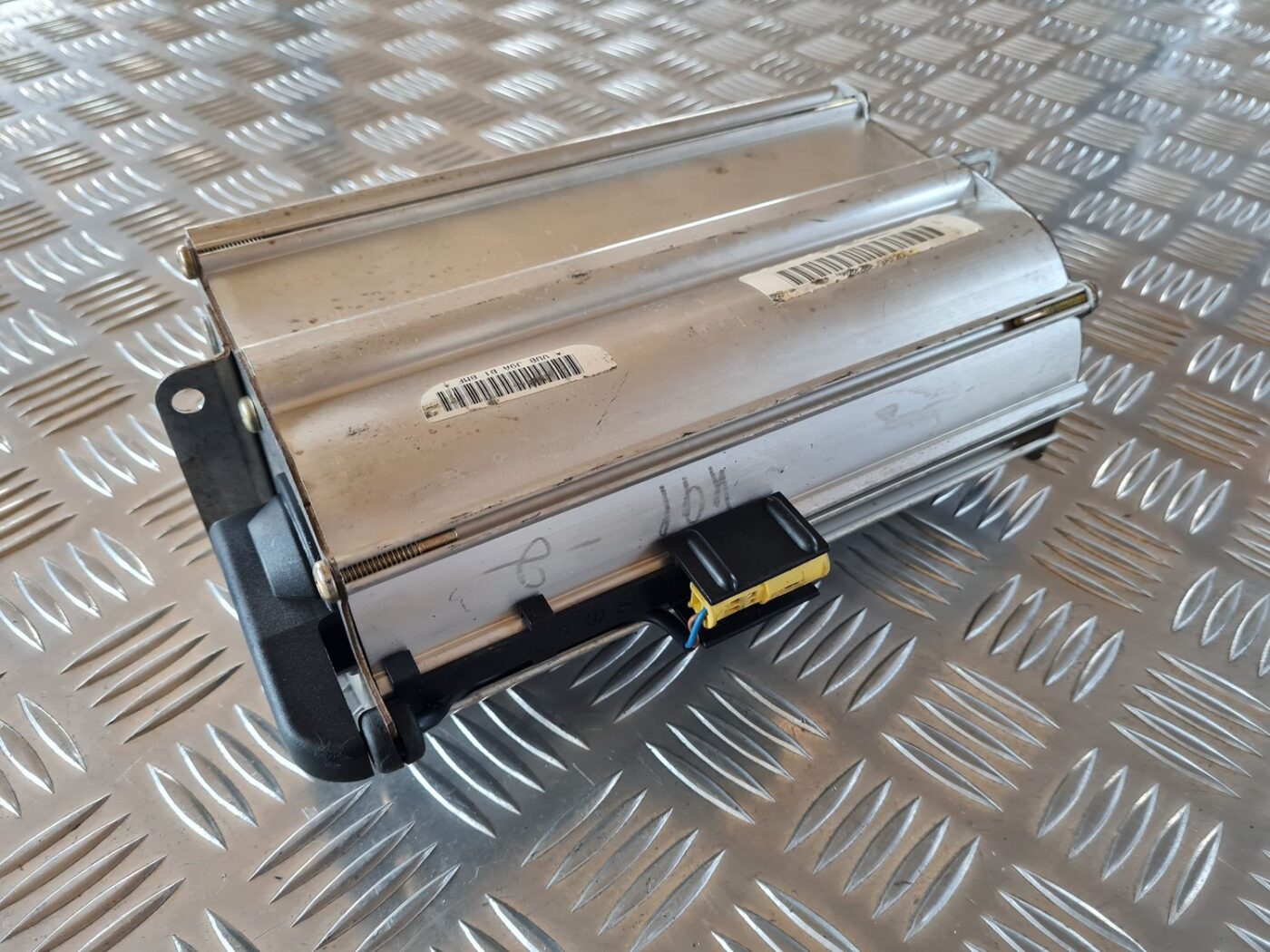 Mērinstrumentu paneļa drošības spilvens priekš VW GOLF IV 1999 4 Mērinstrumentu paneļa drošības spilvens priekš VW GOLF IV 1999