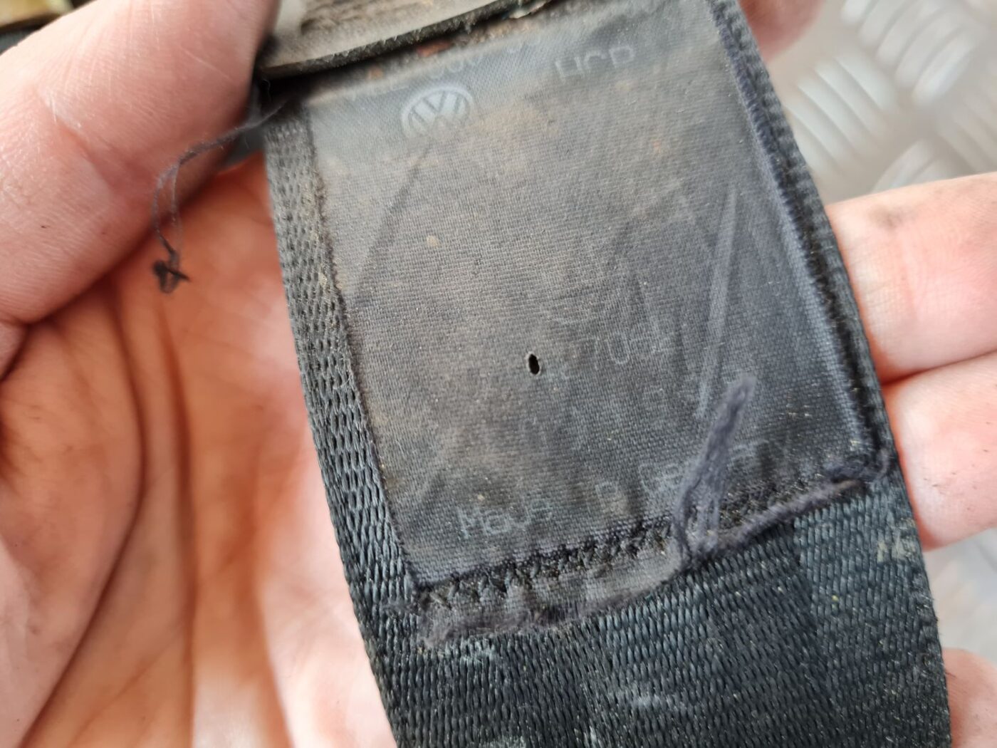 Aizmugurējā labā drošības josta priekš VW GOLF IV 1999 3 Aizmugurējā labā drošības josta priekš VW GOLF IV 1999