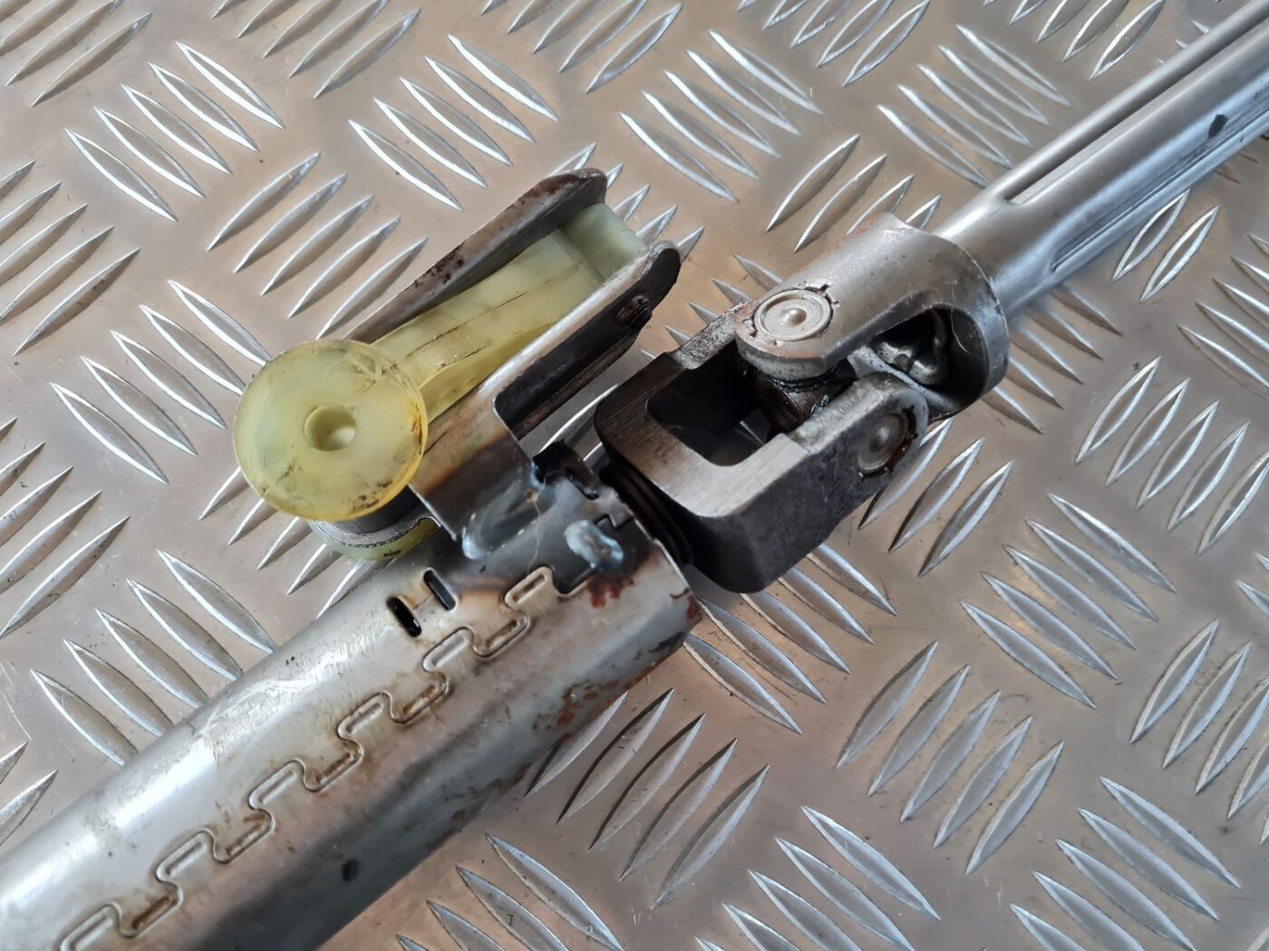 Stūres statnes kardāns priekš VW GOLF IV 1999 4 Stūres statnes kardāns priekš VW GOLF IV 1999