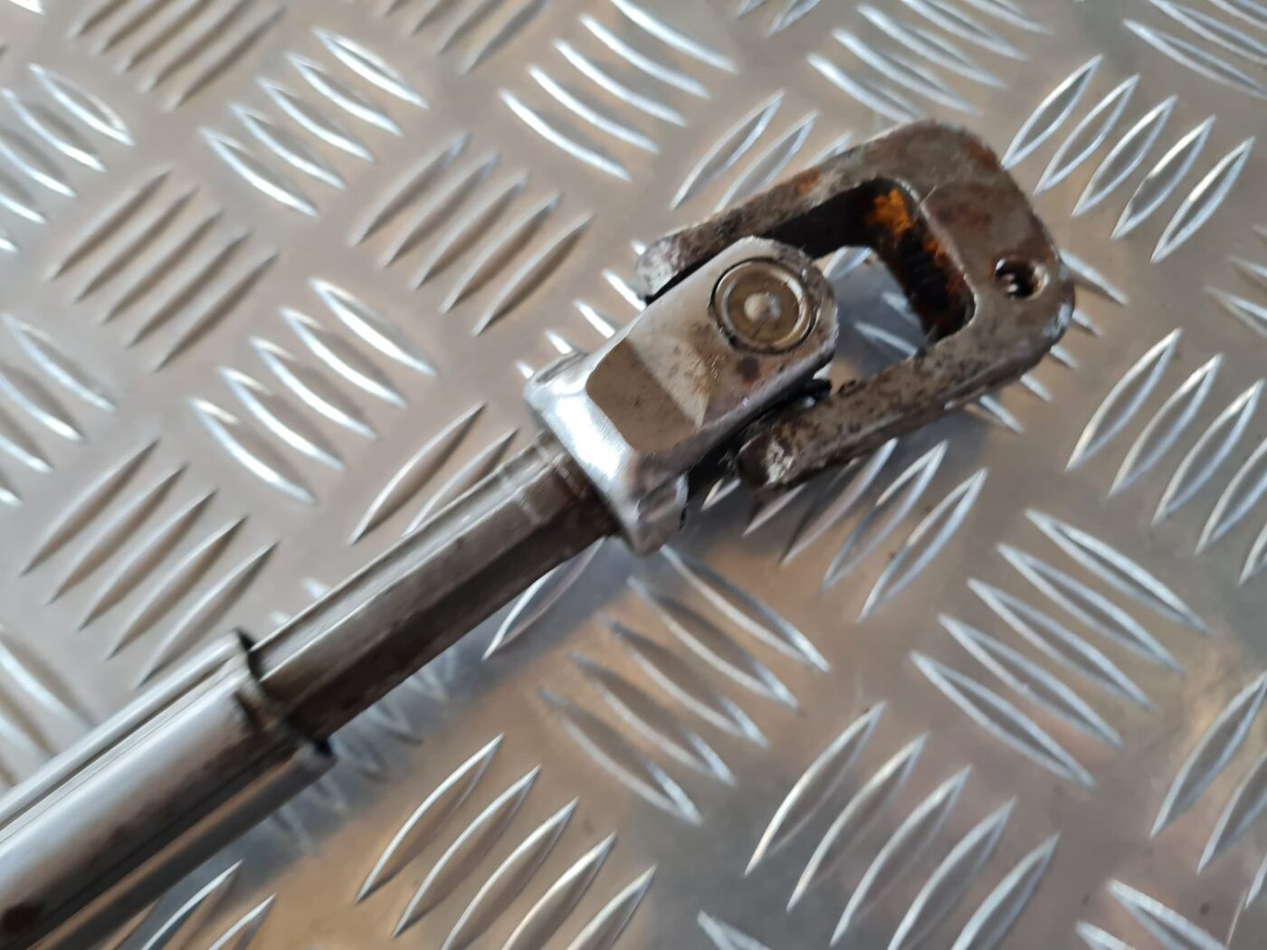 Stūres statnes kardāns priekš VW GOLF IV 1999 3 Stūres statnes kardāns priekš VW GOLF IV 1999