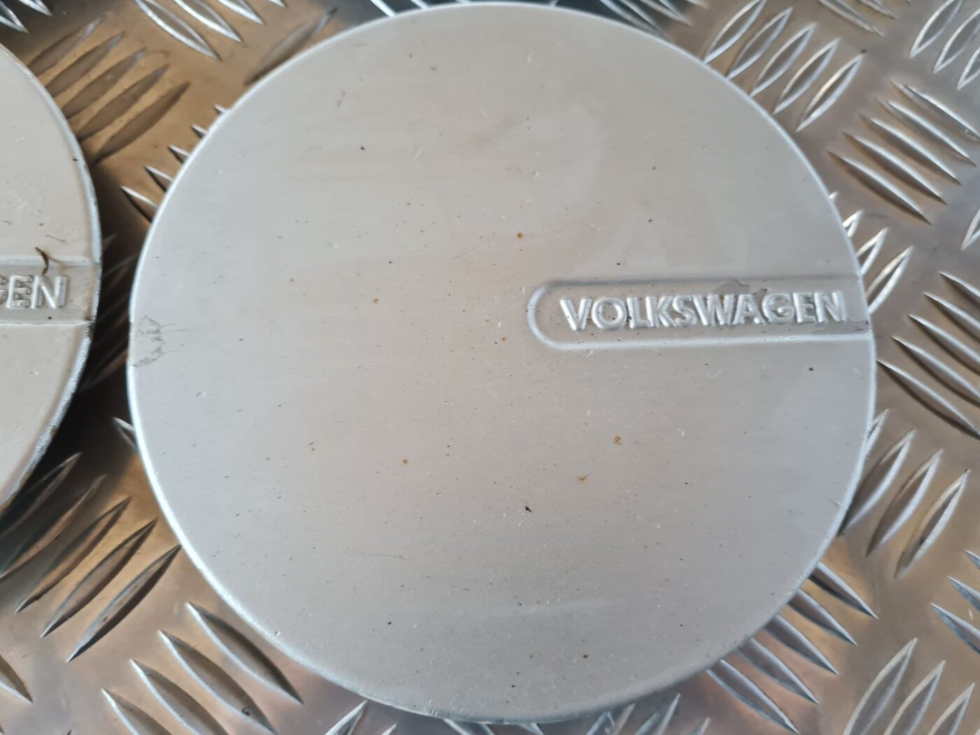 Diska kalpaks priekš VW GOLF IV 1999 2 Diska kalpaks priekš VW GOLF IV 1999