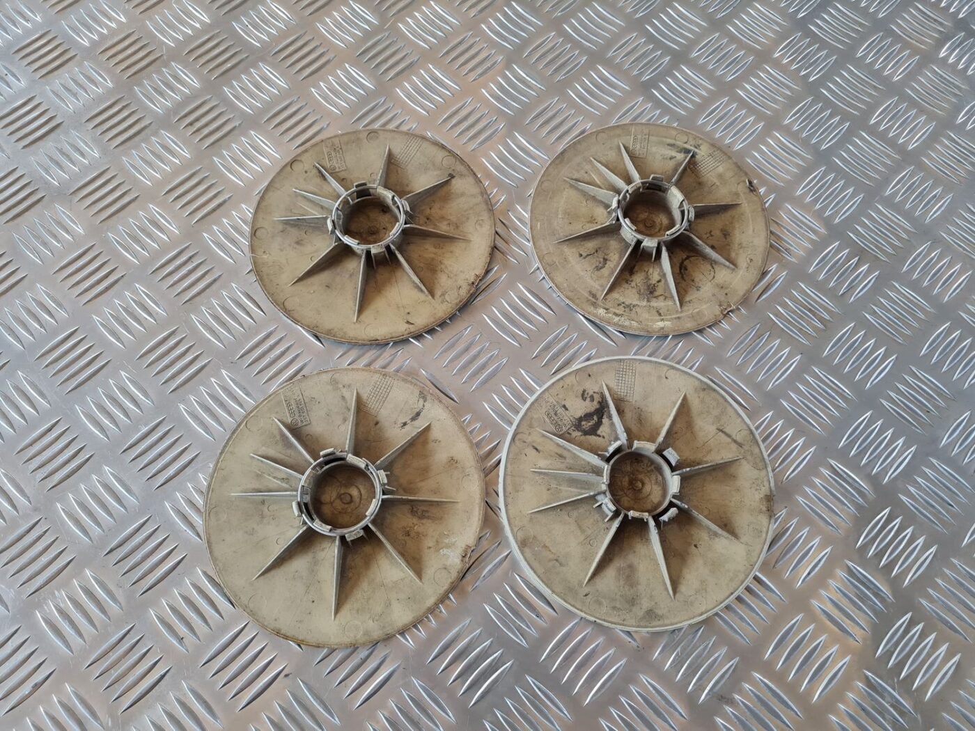 Diska kalpaks priekš VW GOLF IV 1999 4 Diska kalpaks priekš VW GOLF IV 1999