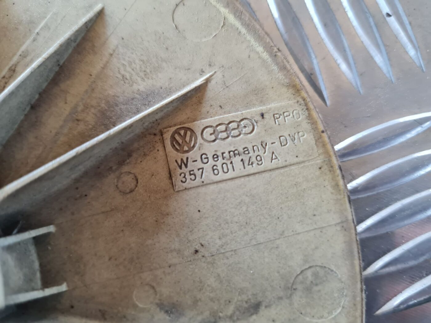 Diska kalpaks priekš VW GOLF IV 1999 3 Diska kalpaks priekš VW GOLF IV 1999