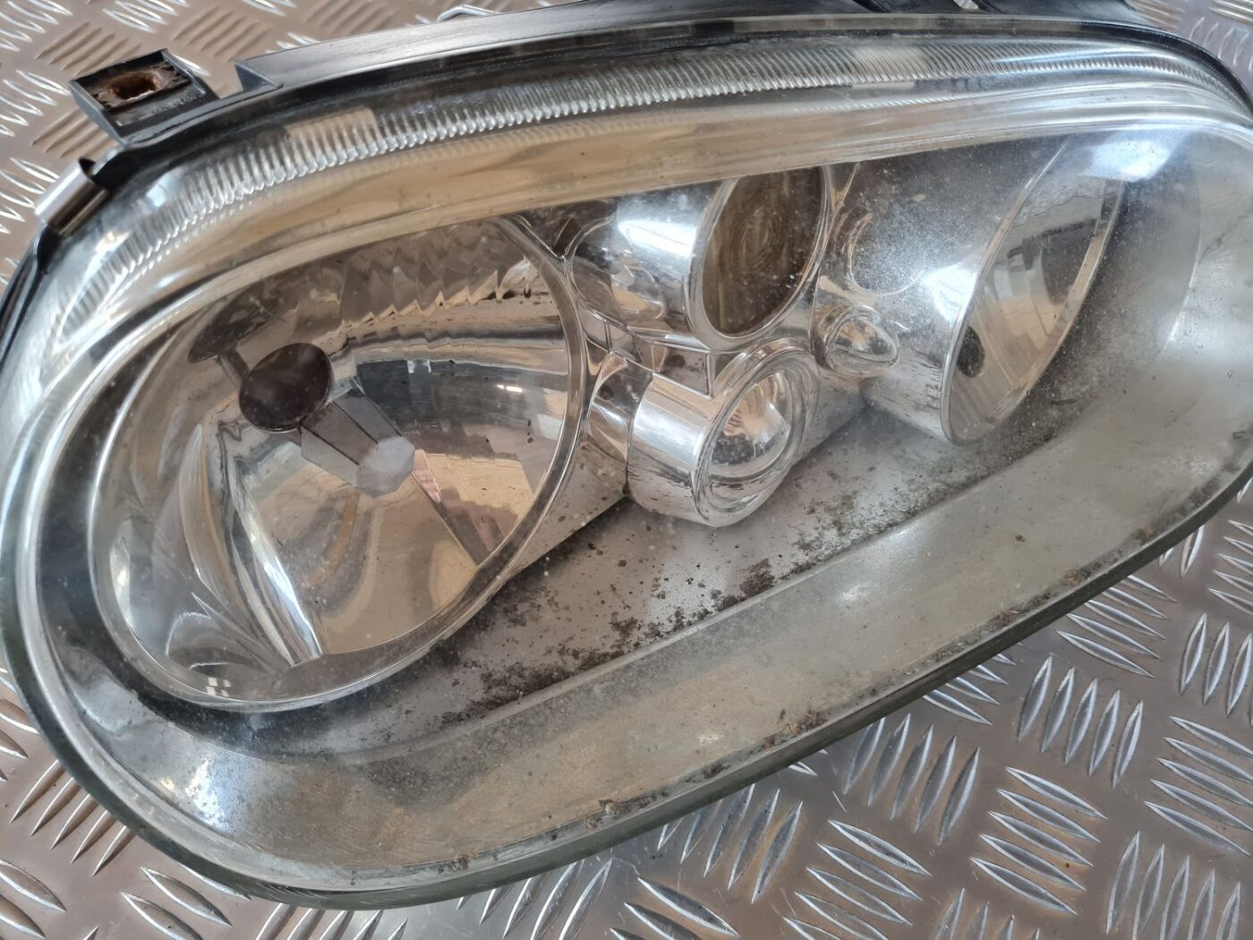 Priekšējais labais lukturis priekš VW GOLF IV 1999 2 Priekšējais labais lukturis priekš VW GOLF IV 1999