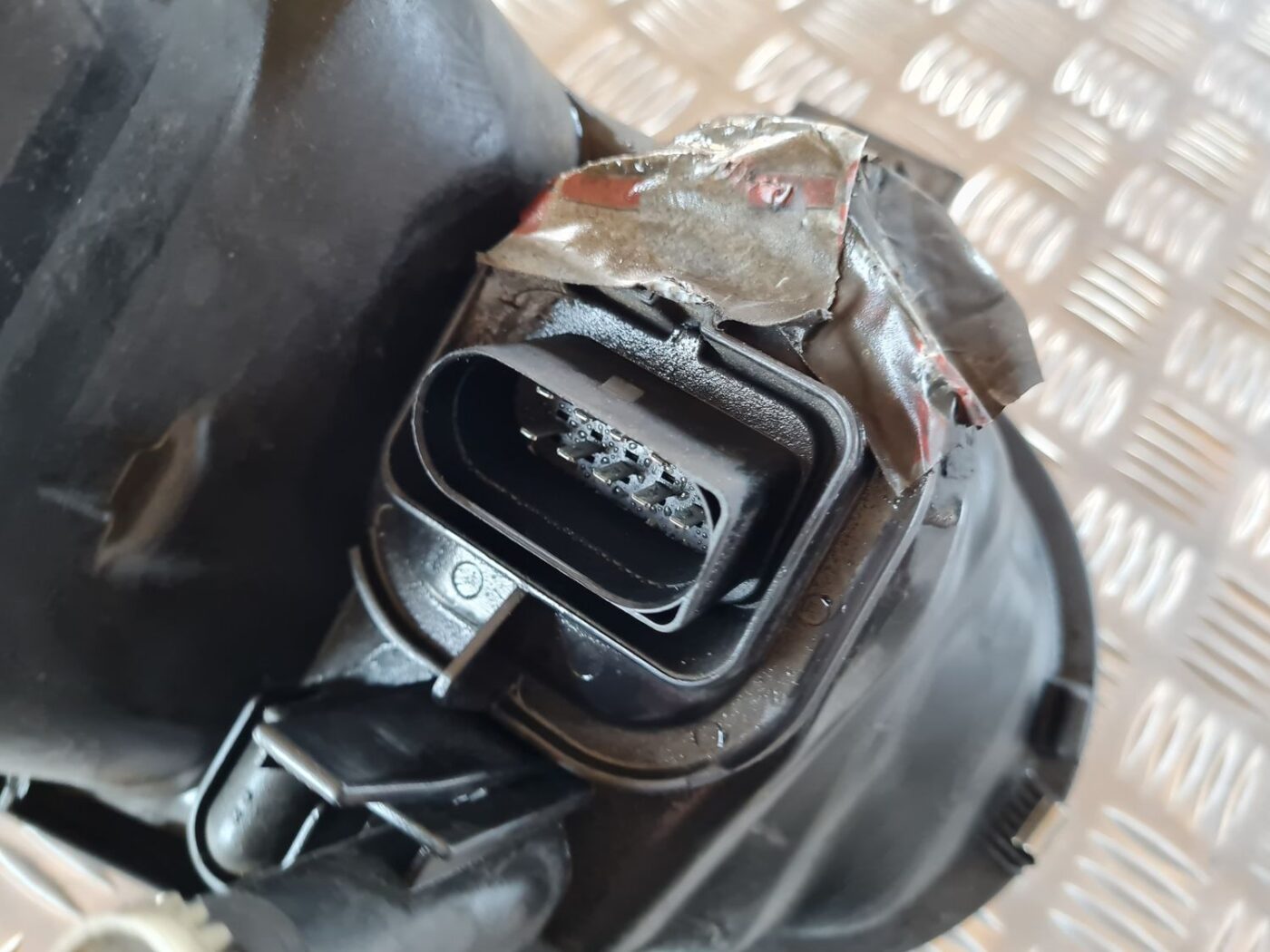 Priekšējais labais lukturis priekš VW GOLF IV 1999 6 Priekšējais labais lukturis priekš VW GOLF IV 1999